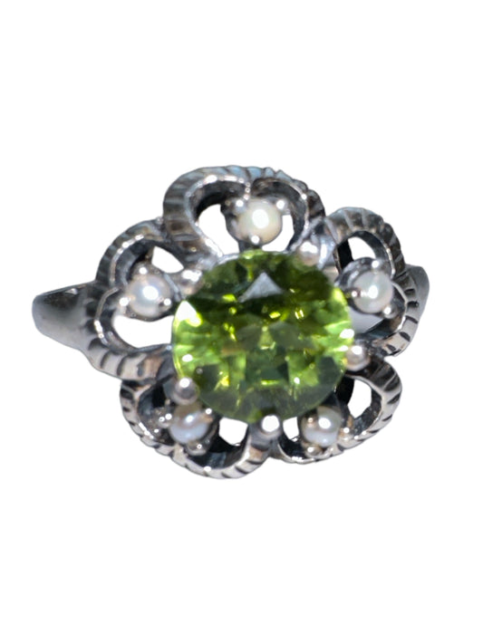 Peridot & Pearl 4 Leaf Clover Ring